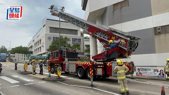 秀茂坪紀律部隊宿舍外牆石屎剝落 兩兄弟走避不及受傷