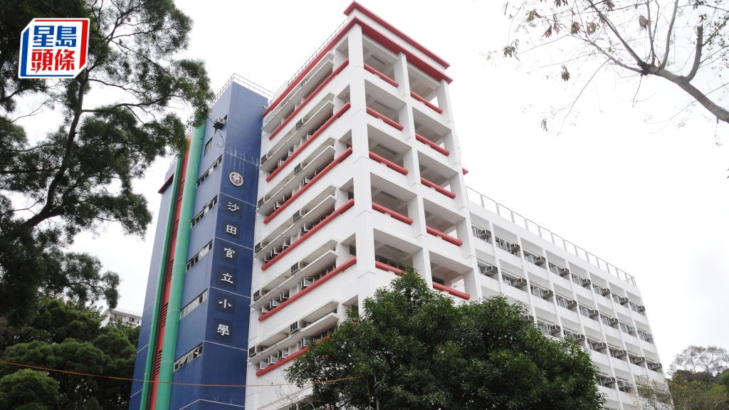 沙田官立小學日前發出特別通告，批准校內學生在校內測驗及考試使用「正規簡體字」作答，事件引起爭議。