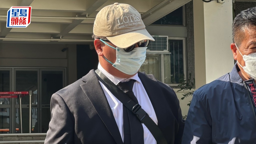 曾任警員的滑翔傘教練袁偉傑承認疏忽罪，今日被判200小時社會服務令。劉曉曦攝
