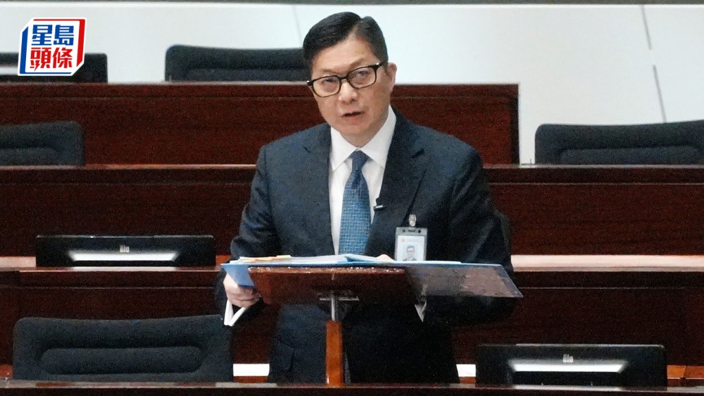 鄧炳強表示,政府非常關注濫用免遣犯聲請機制的問題。資料圖片