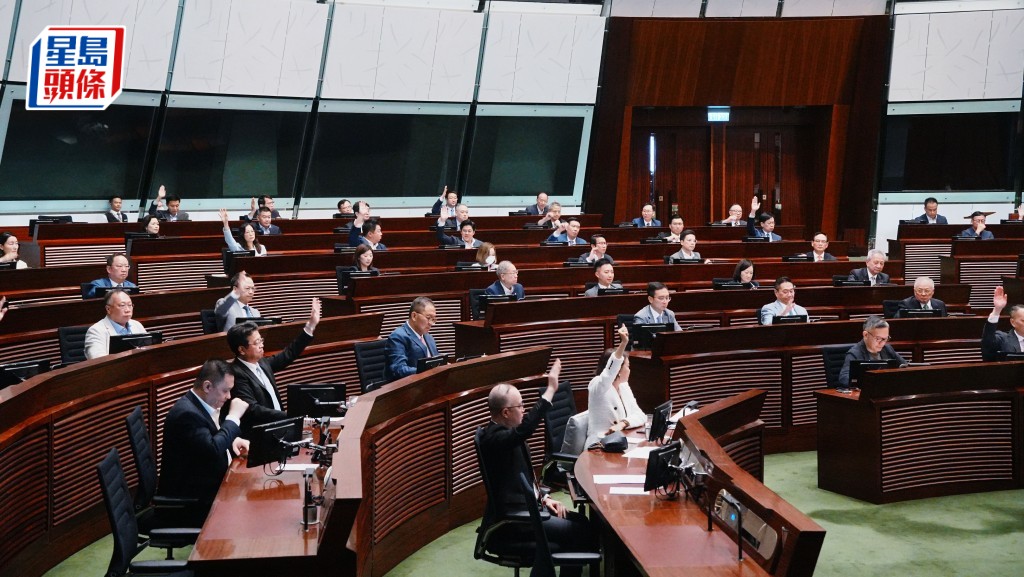 立法會通過施政報告致謝議案。汪旭峰攝