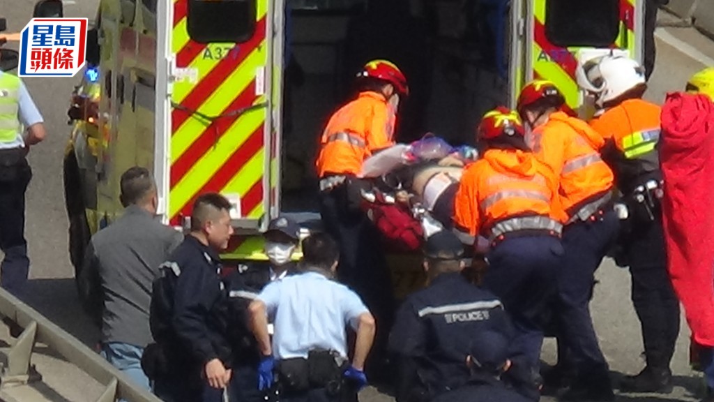 墮下男事主送院救治。蔡楚輝攝