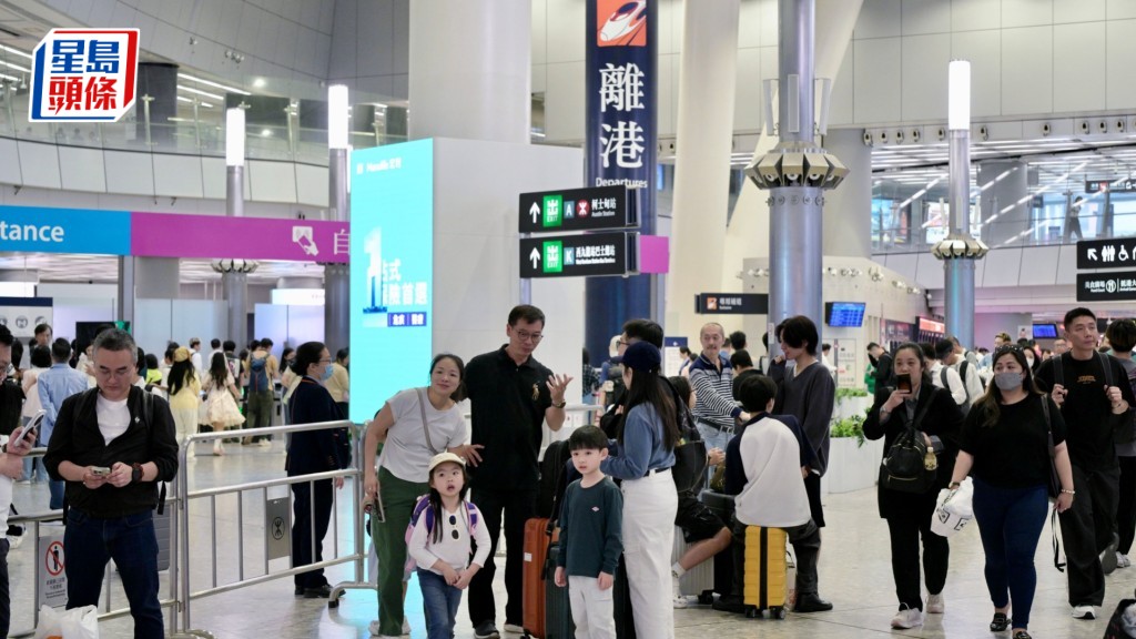 高鐵研參考廣深城際鐵路模式,未來或可做到全天乘坐同方向、同等級列車無需辦理改簽。資料圖片