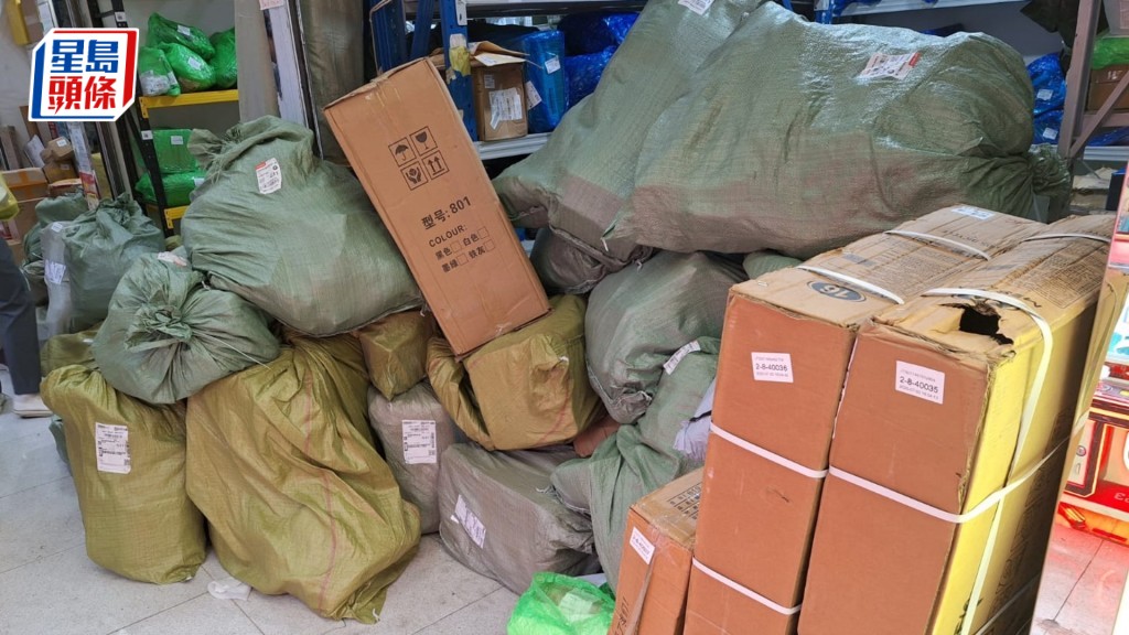 網購已經成為不少人日常生活的一部分，惟其提貨及退貨的物流安排卻屢現爭議。資料圖片