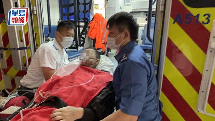 墮河男子獲救送院。荧楚輝攝