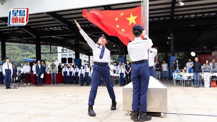 少年警訊中式升旗比賽。