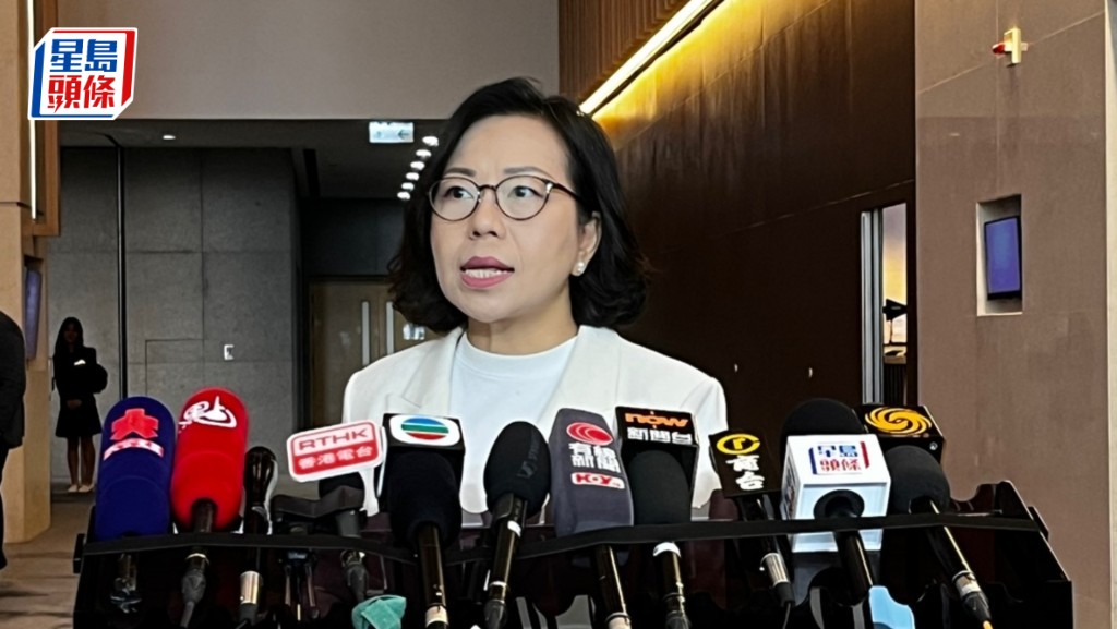 麥美娟強調特區政府非常重視區議員操守。李健威攝