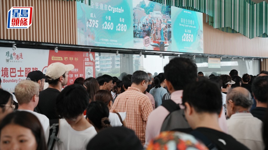五一黃金周踏入第三日，市面繼續人流暢旺。汪旭峰攝