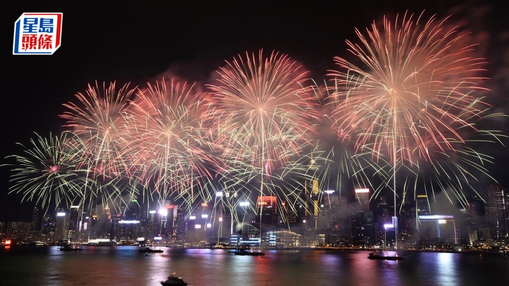 十一國慶煙花匯演將於當晚9時維多利亞海港上空舉行。資料圖片