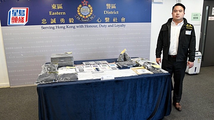 警方展開有關證物。楊偉亨攝
