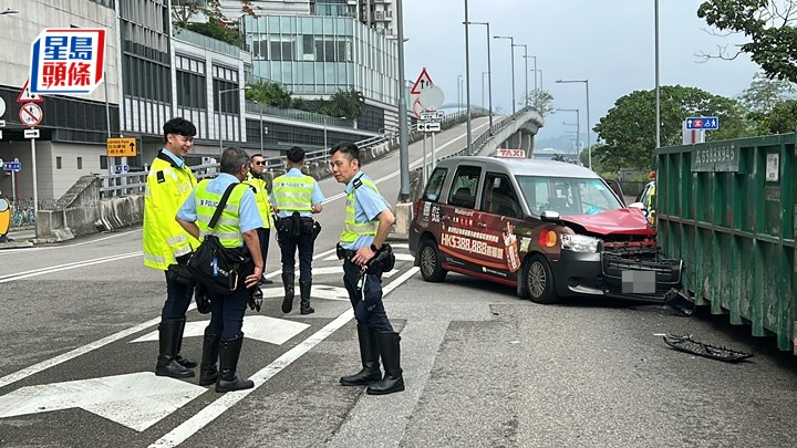 警員調查車禍原因。林思明攝