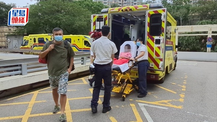 男童送院治理。林思明攝