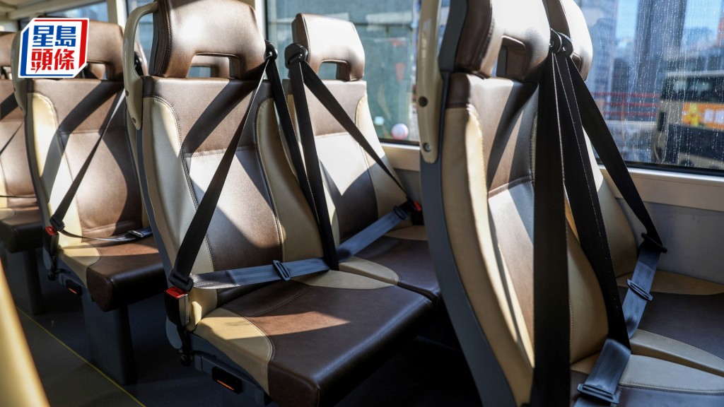 政府暫緩執行強制巴士乘客配戴安全帶法例。資料圖片