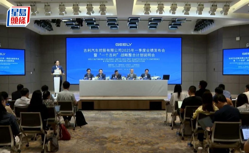 (左三)吉利汽車(175)行政總裁桂生悅,以及(左四)吉利汽車副主席李東輝