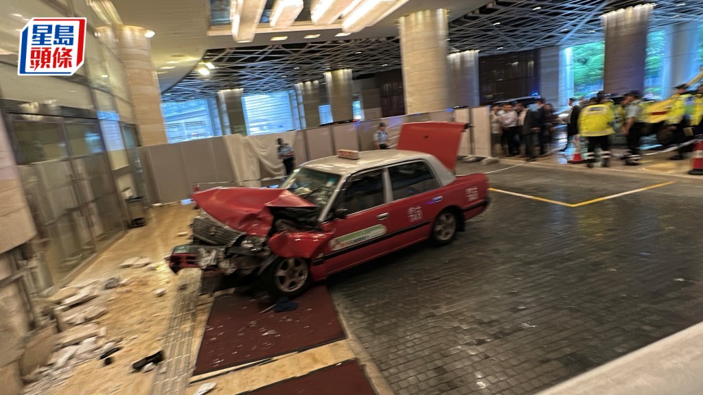 案發日荃灣如心酒店外發生奪命車禍。資料圖片