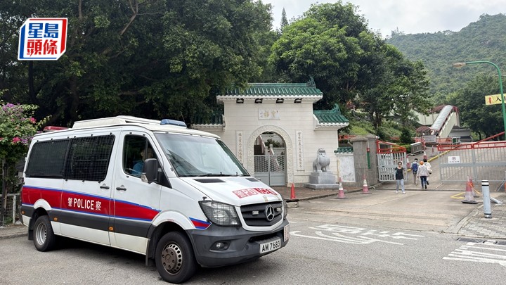 沙田寶福山發生骨灰被盜事件，警方加強巡邏。梁國峰攝