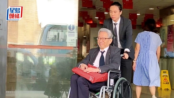 胡漢清坐輪椅出庭親自行事。雷璟怡攝