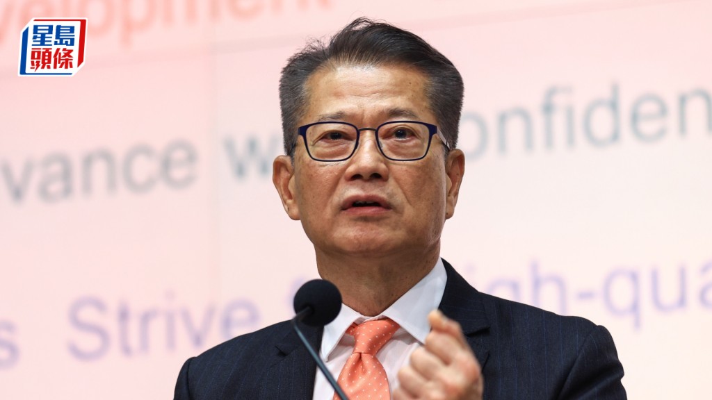 陳茂波強調無意變動2元乘車優惠受惠年齡。資料圖片