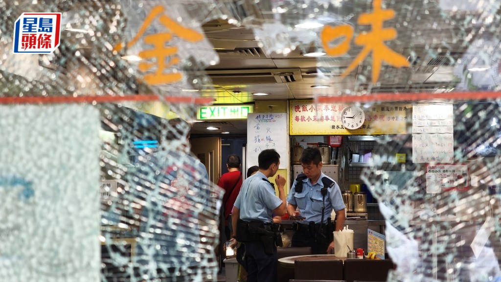 大門玻璃被打破。梁國峰攝