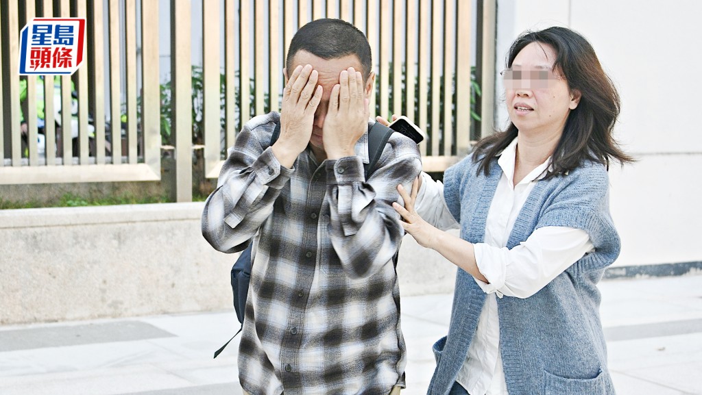 47歲內地男子陳炳增（格仔上衣）前年申請「高才通」來港時涉虛報學歷，今日於沙田裁判法院提堂。陳浩元攝