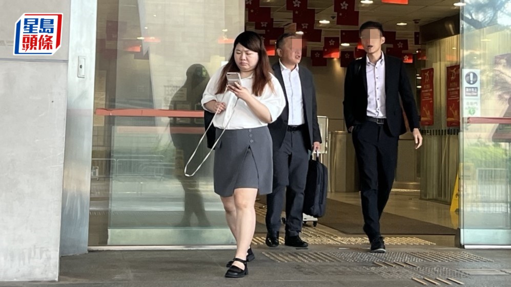 吳翠君(左)否認於百貨公司盜竊16款食物及日用品,下月25日審訊。房伊媚攝