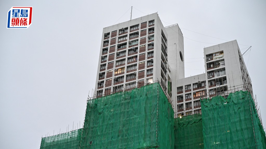 宏福苑五級火︱穗禾苑加快拆棚 料兩周內完成 居民憂無防煙門難逃火海