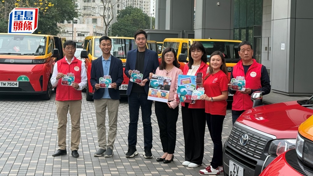 法例規定所有的士司機。由今年4月1日起，必須提供至少一種二維碼和一種非二維碼電子支付方式，供乘客支付車費。