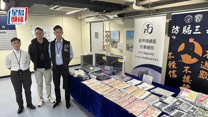 行動中檢獲的證物。劉漢權攝