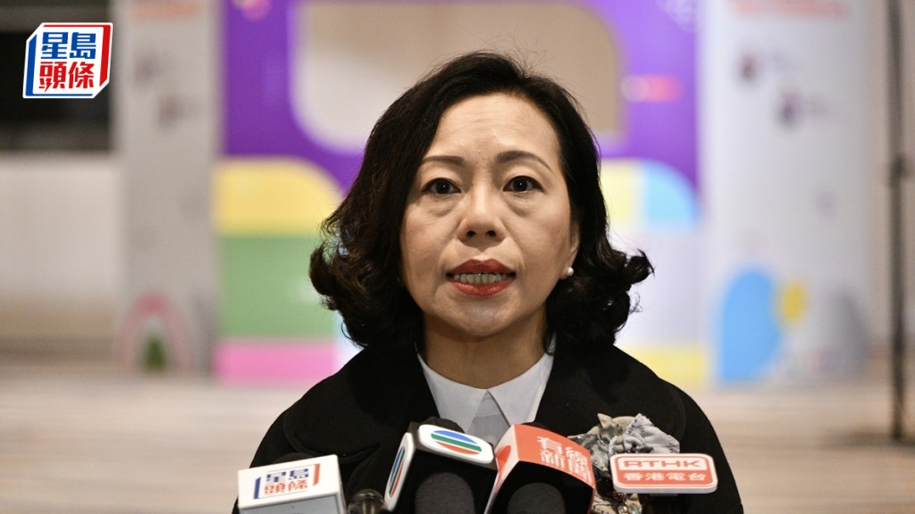 麥美娟指逾400關愛隊成員因參與選舉活動須申請停職，僅佔全體人數不足一成。盧江球攝