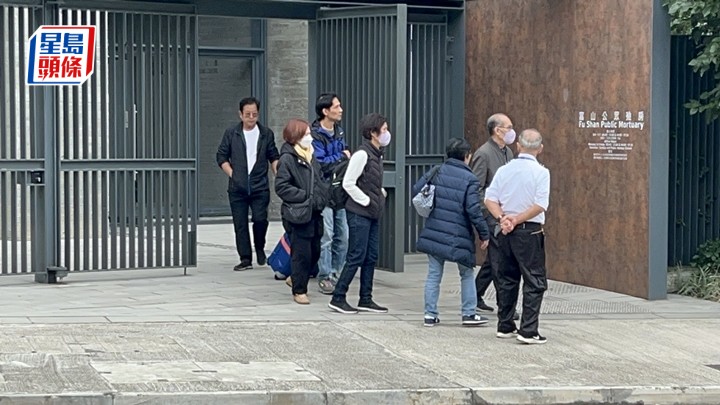 一眾親屬認屍後,分批離開。楊偉亨攝