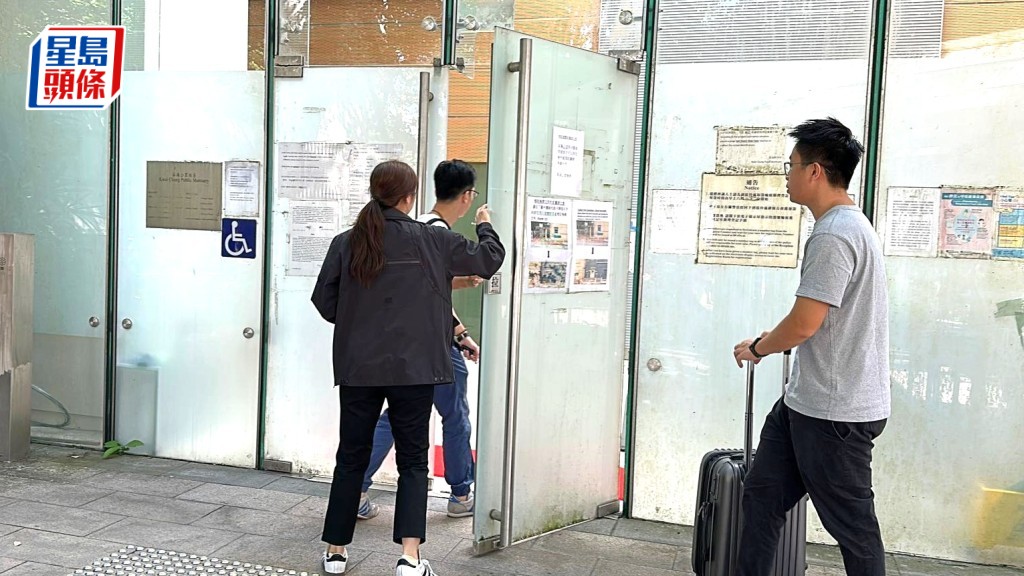 重案組及鑑證科人員到殮房驗屍。蔡楚輝攝