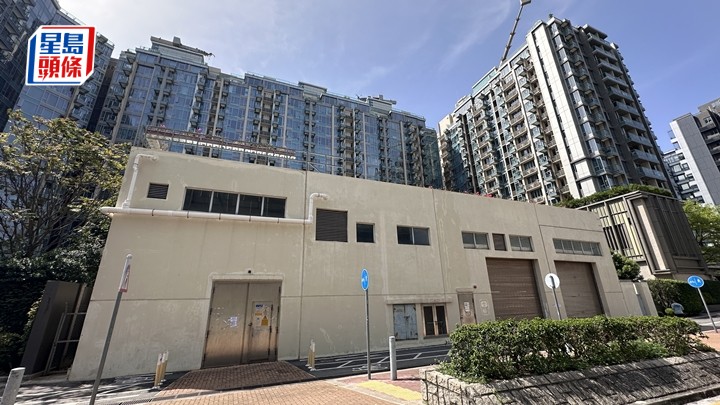 白石角科研路1號垃圾站,今早遭人縱火冒煙。梁國峰攝