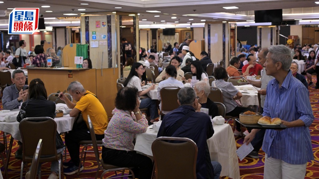 母親節︱酒樓早市暢旺 惟晚市訂座「削半」 經理料全日生意只得去年四分三