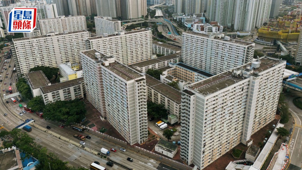 彩虹邨重建︱區議員憂工程時間長 房署解釋：分兩周期「螞蟻搬家」清拆