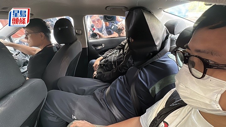 潛逃多日的疑兇被捕帶署。劉漢權攝