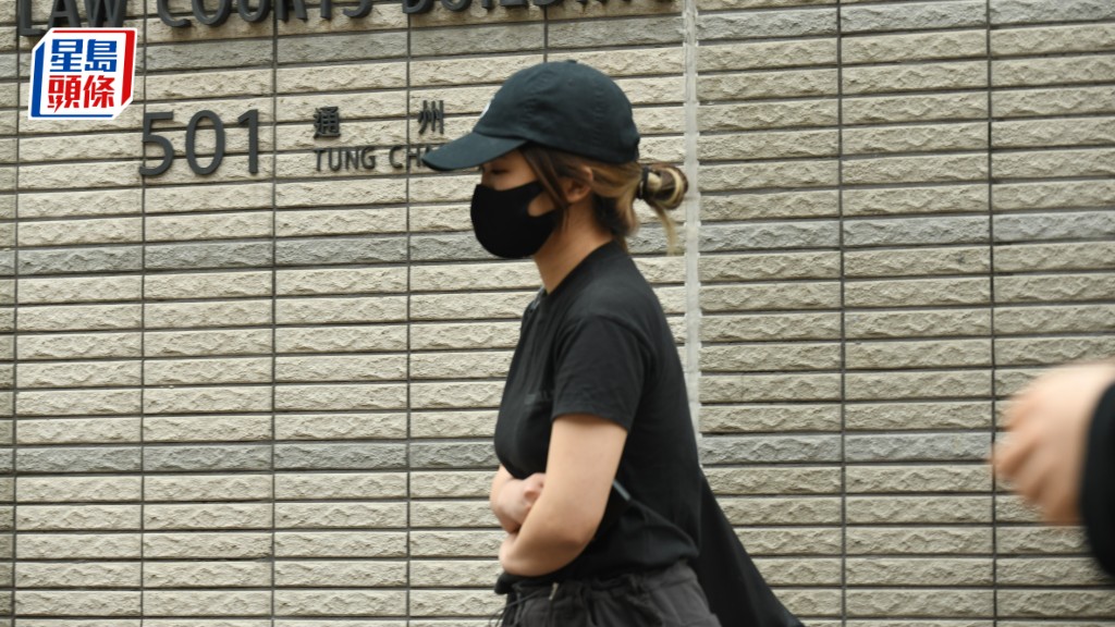 鄧桂思女兒胡尚佑(戴黑帽)指,希望能於研訊中了解事發的原因及過程。何健勇攝