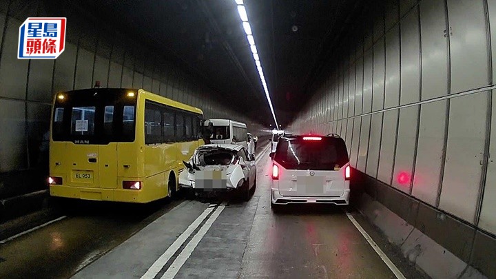 香港仔隧道發生5車相撞意外。fb：車cam L（香港群組）