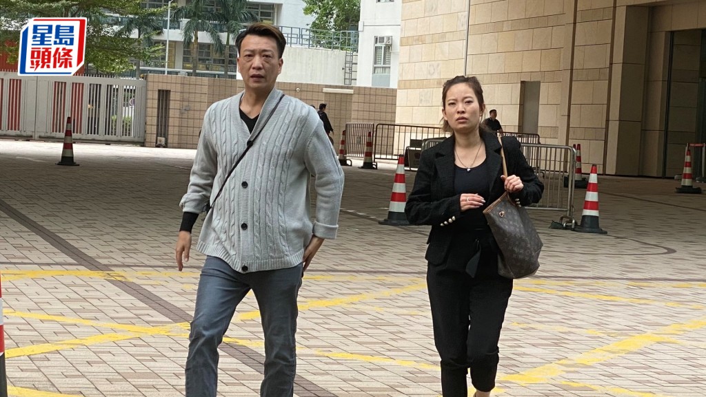 死者父親（左）及母親（右）。雷璟怡攝