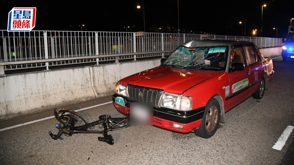 17歲少年疑在踩單車期間，遭的士撞擊後不治身亡。資料圖片