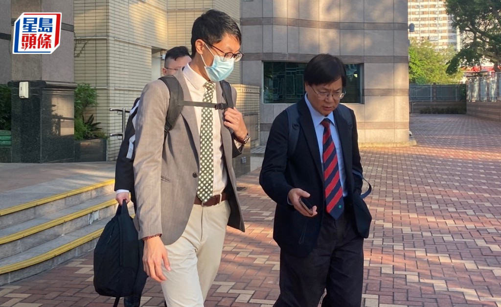 被告陈梓文（左）今日续出庭应审。苏芷榆摄