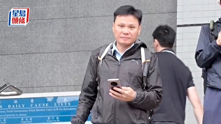 看守被告的警員吳家樂（音譯）供稱，目睹被告咬人後「吐嚿肉出嚟」。雷璟怡攝
