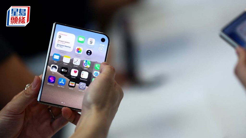 iPhone Duo登场 首年销售额料280亿美元 分析师质疑苹果定价 忧利润率受压