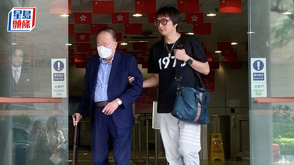 胡楚南(白口罩)否認非禮罪10月受審。雷璟怡攝
