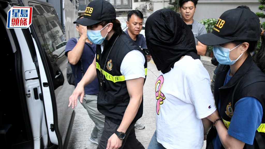 被捕女子帶署調查。楊偉亨攝