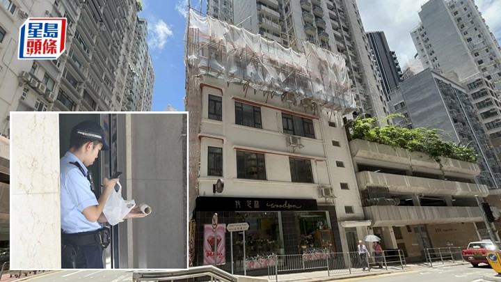 嘉蘭閣有外牆棚架竹枝墮下，砸傷途人。楊偉亨攝