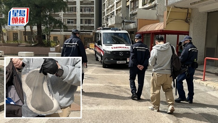 警員檢走涉事按摩機。蔡楚輝攝