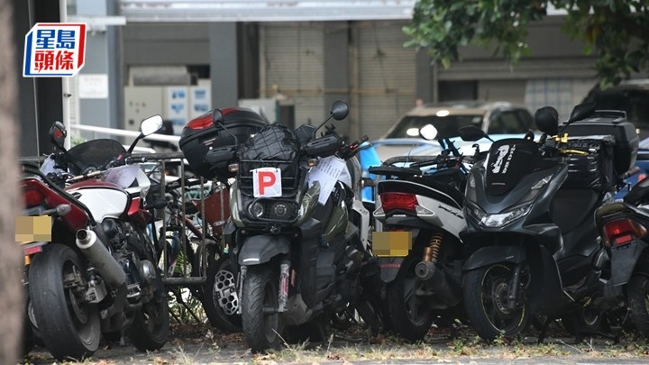 涉事電單車掛有「P牌」，被拖往大欖涌車輛檢驗中心。梁國峰攝