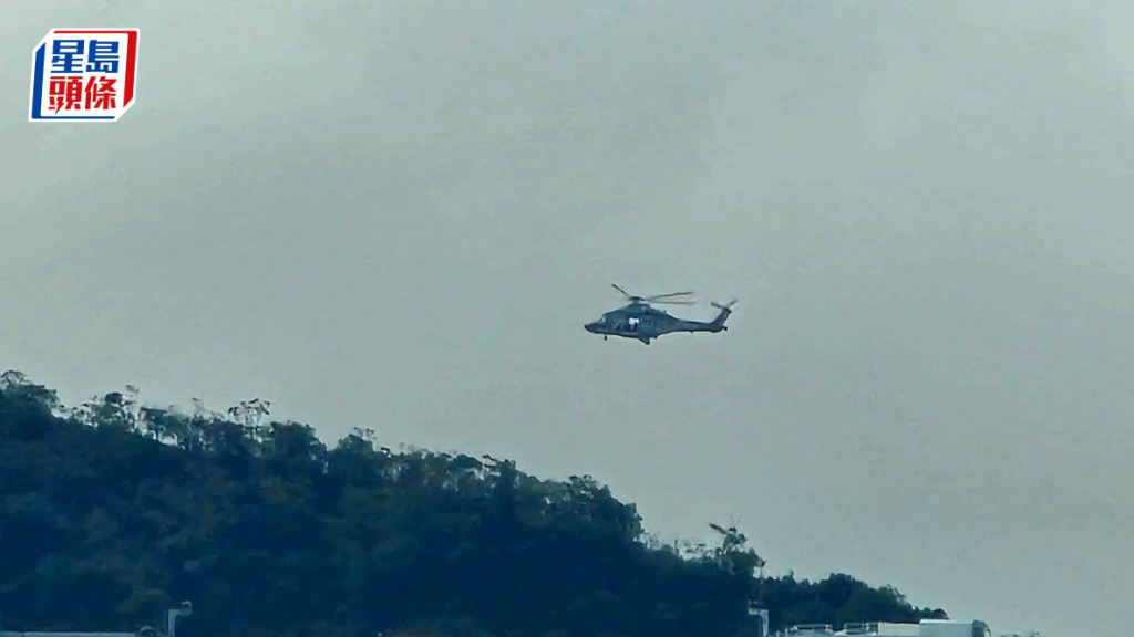 直昇機在魔鬼山上空搜索。楊偉亨攝
