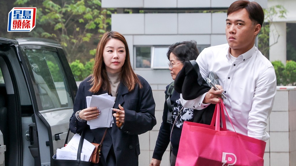 落選港姐、有TVB「御用宮女」之稱的女藝員張韋怡（左）興訟告姑仔誹謗。何家豪攝