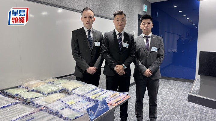 警方展示相關證物。梁國峰攝